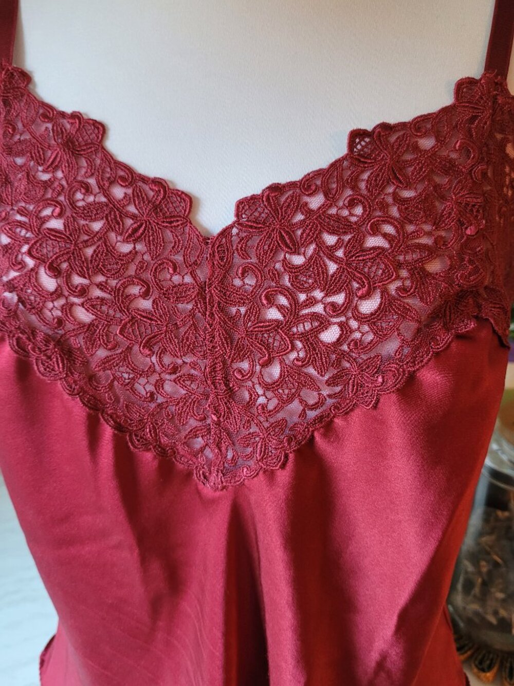 Wacoal Crimson Ruby Red Satin Cami Size M Tapestry Embroidered Lace Camisole